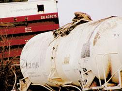 Train_Derail_Illinois_2.jpg (11725 bytes)