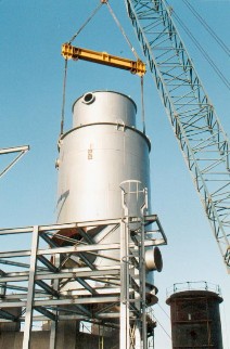 sa_tower_erect6.JPG (26386 bytes)