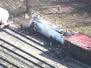 Train_Derail_Illinois.jpg (19593 bytes)